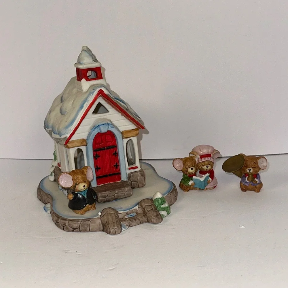 Mouse Carolers‎ Set Hand Painted Bisque Porcelain Christmas Village Church